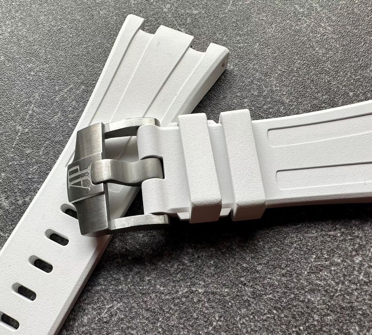 AP Signature Bracelet white — buckle detail